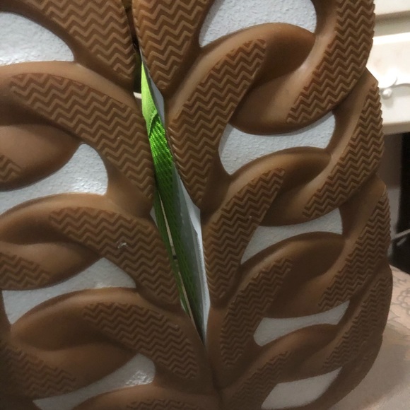 Lime green, black & white Versace chain reaction - Picture 3 of 4